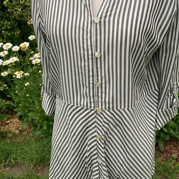 J Jill Gray & White Striped Button Down Adjustable Sleeve Peplum Tunic XS - Picture 2 of 8
